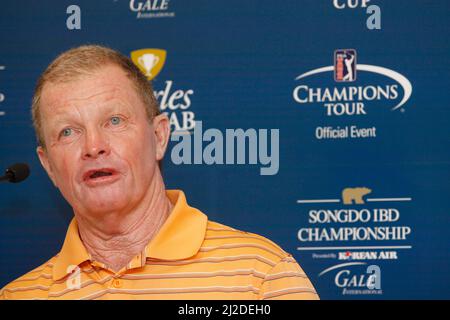 Sep 5, 2011-Incheon, Südkorea-Tom Kite nimmt an der Pressekonferenz während der PGA Tour Songdo IBD Championship in Incheon, westlich von Seoul, am 5. September 2011, Südkorea Teil. Die Songdo IBD Championship ist ein Golfturnier auf der Champions Tour. Es wurde zum ersten Mal als die Posco E&C Songdo Championship im September 2010 im Jack Nicklaus Golf Club Korea in Songdo, Südkorea, gespielt. Es war das erste Turnier der Champions Tour in Asien. 2010 betrug der Geldbeutel 3.000.000 US-Dollar, $450.000 gingen an den Gewinner. Dies war der größte Geldbeutel, den es je für ein Champions Tour-Event gab. Stockfoto