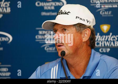 Sep 18, 2011-Incheon, Südkorea-Jay Don Blake aus den USA, spricht über den Turniersieg während der Pressekonferenz des PGA Tour Songdo IBD-Meisterschaftssiegers im Jack Nicklaus Golf Club in Incheon am 18. September 2011. Jay Don Blake überlebte am Sonntag eine fünfLoch-Playoff-Runde mit vier Spielern und gewann die Champions Tour Songdo Championship in Südkorea. Es war der erste Turniersieg für Blake seit 1991, als er 1991 die Shearson Lehman Brothers Open und die Argentina Open gewann. Stockfoto