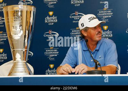 Sep 18, 2011-Incheon, Südkorea-Jay Don Blake aus den USA, spricht über den Turniersieg während der Pressekonferenz des PGA Tour Songdo IBD-Meisterschaftssiegers im Jack Nicklaus Golf Club in Incheon am 18. September 2011. Jay Don Blake überlebte am Sonntag eine fünfLoch-Playoff-Runde mit vier Spielern und gewann die Champions Tour Songdo Championship in Südkorea. Es war der erste Turniersieg für Blake seit 1991, als er 1991 die Shearson Lehman Brothers Open und die Argentina Open gewann. Stockfoto