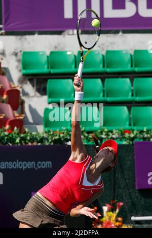 Sep 22, 2011-Seoul, Südkorea-Julia Goerges aus Deutschland bedient Eleni Daliilidou aus Griechenland (kein Bild) am 3in. Tag der Hansol Korea Open Tennis zweiten Runde in der Olymoic Park Tennis Cout in Seatern Seoul am 22. September 2011, Südkorea. Julia Goerges gewann in einer geraden Linie 4-6, 5-7. Stockfoto