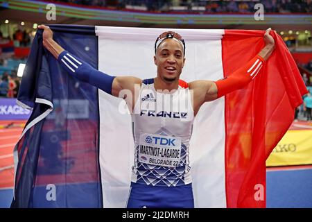 Pascal Martinot-Lagarde (FRA) posiert mit französischer Flagge, nachdem er bei den 60m Hürden während der Leichtathletik-Hallenweltmeisterschaften, Sonntag M, Zweiter wurde Stockfoto