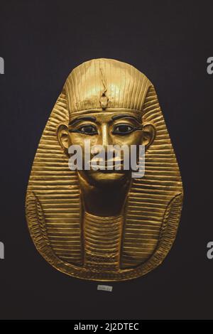 Goldene Maske des ägyptischen Pharao Tutanchamun im Ägyptischen Museum von Kairo, dem ältesten archäologischen Museum im Nahen Osten Stockfoto