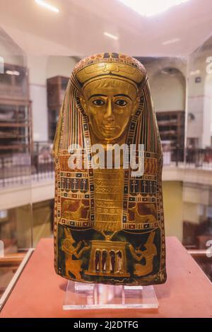 Goldene Maske des ägyptischen Pharao Tutanchamun im Ägyptischen Museum von Kairo, dem ältesten archäologischen Museum im Nahen Osten Stockfoto