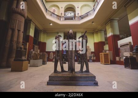 Innenansicht der Exponate und Innenansicht des Ägyptischen Museums von Kairo, dem ältesten archäologischen Museum im Nahen Osten Stockfoto