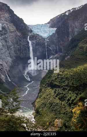 Chile 29-01-2020, der hängende Gletscher, oder Ventisquero Colgante, im Queulat-Nationalpark in Patagonien entlang der Carretera Austral. Stockfoto