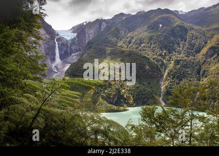 Chile 29-01-2020, der hängende Gletscher, oder Ventisquero Colgante, im Queulat-Nationalpark in Patagonien entlang der Carretera Austral. Stockfoto