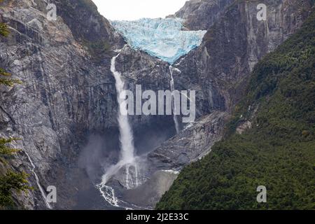 Chile 29-01-2020, der hängende Gletscher, oder Ventisquero Colgante, im Queulat-Nationalpark in Patagonien entlang der Carretera Austral. Stockfoto