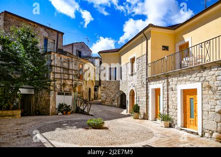 Eine alte Straße in Torrecuso, einer alten Stadt in der Provinz Benevento, Italien Stockfoto