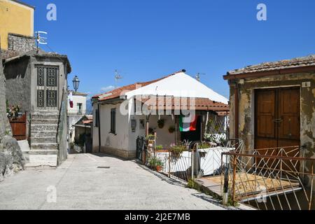 Eine alte Straße in Torrecuso, einer alten Stadt in der Provinz Benevento, Italien Stockfoto