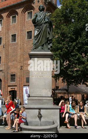 Toruń, Pomorze, Polen Polen Polska, Denkmal für Nikolaus Kopernikus; Monumento a Nicolás Copérnico; Denkmal für Nikolaus Kopernikus; Mikołaj Kopernik Stockfoto