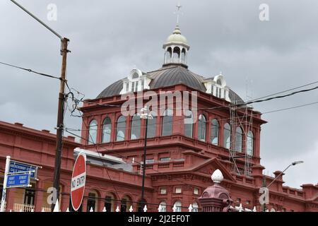 Port-of-Spain, Trinidad und Tobago- 9. März 2022- das Rote Haus, in dem sich das Parlament von Trinidad und Tobago befindet. Stockfoto