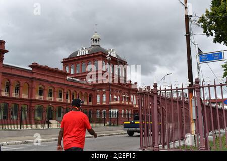 Port-of-Spain, Trinidad und Tobago- 9. März 2022- das Rote Haus, in dem sich das Parlament von Trinidad und Tobago befindet. Stockfoto