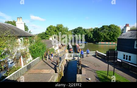 kanalboote auf dem Grand Union Canal bei foxton Locks vereinigtes Königreich Stockfoto