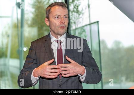 Genf, Schweiz, Schweiz. 1. April 2022. Genf Schweiz, 04/01/2021: JÃ¼rg Lauber (Leiter der Ständigen Vertretung der Schweiz beim Büro der Vereinten Nationen und anderen internationalen Organisationen in Genf) erläuterte seine Arbeit und seine Beziehungen zu Journalisten (Bildquelle: © Eric Dubost/Pacific Press via ZUMA Press Wire) Stockfoto