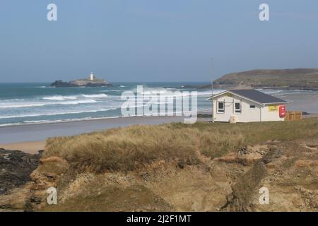 Küstenwache Hütte und Godrevy Leuchtturm Stockfoto