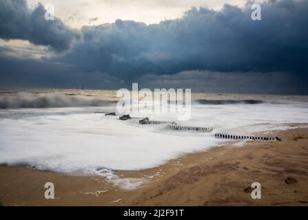 High Tide, High Waves, Caister-on-Sea, Norfolk Stockfoto