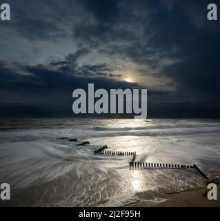 High Tide, High Waves, Caister-on-Sea, Norfolk Stockfoto