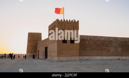 AL ZUBARA, KATAR - 11. MÄRZ 2021: Historisches Fort Zubarah (Al Zubara) im Nordosten der Wüsten von Katar am Rande des Persischen Golfes. Stockfoto