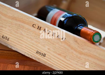 Nahaufnahme einer Flasche französischen Rotweins Stockfoto