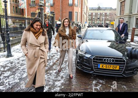 2022-04-01 11:17:48 vor dem wöchentlichen Ministerrat trifft die Ministerin für Justiz und Sicherheit Dilan Yesilgoz am Binnenhof ein. ANP / Dutch Height / Sandra Uittenbogaart niederlande Out - belgien Out Stockfoto