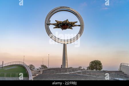 Doha, Katar : März 03,2022 :Asiatische Spielkunst (Turm) in der aspier Zone. Stockfoto