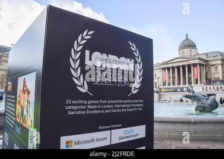 London, Großbritannien. 01. April 2022. Anlässlich der Eröffnung des London Games Festivals, das vom 1.. Bis 10.. April stattfindet, wurde auf dem Trafalgar Square eine kostenlose Sonderausstellung eingerichtet. Das London Games Festival feiert Videospiele und interaktive Unterhaltung. Kredit: SOPA Images Limited/Alamy Live Nachrichten Stockfoto