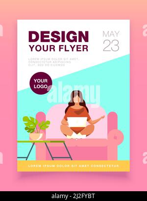 Frau sitzt auf dem Sofa mit Laptop-Computer und lächelt. Online, Isolation, Studie flache Vektor-Illustration. Freiberufliches und digitales Technologiekonzept fo Stock Vektor