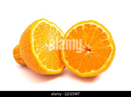 Schneiden Sie Sumo Orange isoliert auf einem weißen Hintergrund aus Stockfoto