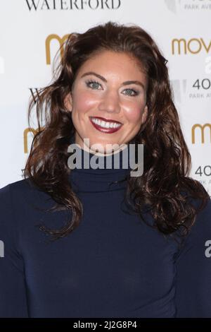 **DATEI FOTO** 1. Apr 2022. Hope Solo auf DWI verhaftet, Widerstand gegen Festnahme und Misshandlung von Kindern. Foto aufgenommen: NEW YORK, NY - NOVEMBER 5 2015: Hope Solo nimmt an der vom New York Moves Magazine im India House Club am 5. November 2015 in New York City überreichten Power Women Awards Gala Teil. Quelle: Diego Corredor/MediaPunch Quelle: MediaPunch Inc/Alamy Live News Stockfoto