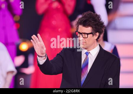 Köln, Deutschland. 01. April 2022. Daniel Hartwich, Moderator, steht in der RTL-Tanzshow „Let's Dance“ im Coloneum. Quelle: Rolf Vennenbernd/dpa/Alamy Live News Stockfoto