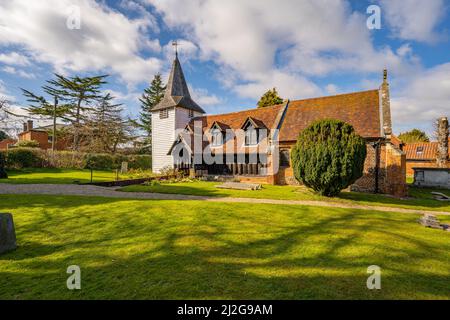 St. Andrews Church, Greensted, Ongar, Essex. Das älteste ‘Stave Built’ Holzgebäude in Europa. Stockfoto