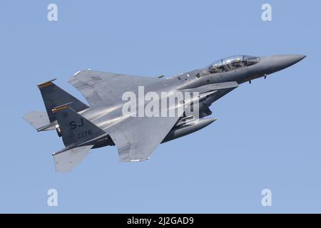 4. Fighter Wing F-15E überschießt die Start- und Landebahn bei RAF Lakenheath. Stockfoto