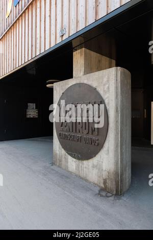 Davos, Schweiz, 23. März 2022 Schild am Eingang zum Kongresszentrumgebäude in der Innenstadt Stockfoto