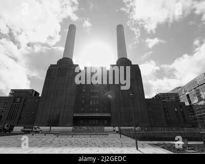 London, Greater London, England, März 12 2022: Battersea Power Station in Monochrom. Stockfoto