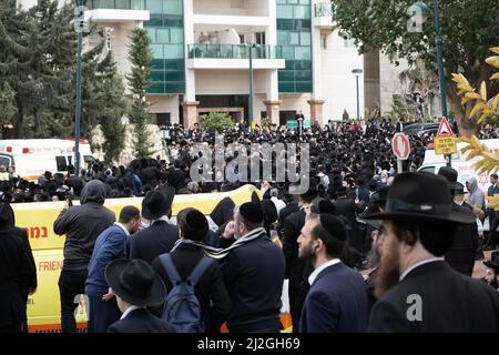 Bnei Brak, Israel, Israel - 20. März 2022: Menschenmenge orthodoxer Juden in hat Society Religion Orthodoxe Juden. Redaktionell Stockfoto