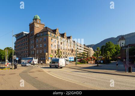 Bergen, Norwegen - 29. Mai 2018: Gebäude des Clarion Collection Hotel Havnekontoret im Stadtzentrum. Stockfoto