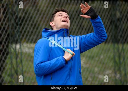 Rom, Italien. 01. April 2022. Der italienische Leichtathletik-Sprinter Filippo Tortu trainiert am 1.. April 2022 auf dem Schulungsgelände von Paolo Rosi in Rom. Filippo Tortu ist Mitglied des 4 x 100 m großen Staffel-Teams mit Goldmedaillen bei den Olympischen Spielen 2020. Foto Andrea Staccioli/Insidefoto Kredit: Insidefoto srl/Alamy Live News Stockfoto