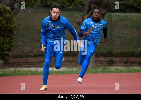 Rom, Italien. 01. April 2022. Die italienischen Leichtathletik-Sprinter Filippo Tortu und Fausto Eseosa Fostine Desalu trainieren am 1.. April 2022 auf dem Trainingsgelände von Paolo Rosi in Rom. Filippo Tortu und Fausto Eseosa Fostine Desalu gehören bei den Olympischen Spielen 2020 zum mit einer Goldmedaille ausgezeichneten Staffelteam mit einer Größe von 4 x 100 m an. Foto Andrea Staccioli/Insidefoto Kredit: Insidefoto srl/Alamy Live News Stockfoto