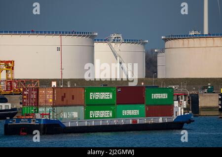 Maasvlakte Olie Terminal, MOT, einer der größten Erdöl-Terminals der Welt, 39 Rohöllagertanks, im Hafen von Rotterdam, Maasvlakt Stockfoto