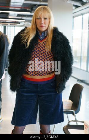 Madrid, Spanien. 01. April 2022. Topacio Fresh nimmt an der Palomo Spain Show auf der Madrid Fashion Week Teil, die im Loom Space in Madrid stattfindet. Kredit: SOPA Images Limited/Alamy Live Nachrichten Stockfoto