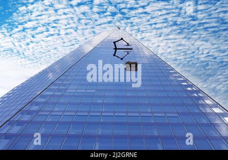 The Shard London, Blick auf einen Makrelenhimmel, London Shard Wolkenkratzer, moderne Architektur, Central London UK Stockfoto
