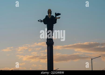 Die berühmte Statue von St. Sofia in Sofia, Bulgarien. Die Statue stellt die Heilige Sofia, die Schutzgöttin der Stadt, dar. Hochwertige Fotos Stockfoto