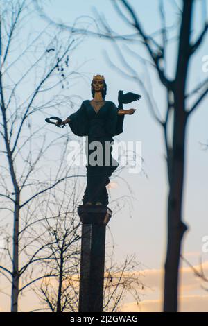 Die berühmte Statue von St. Sofia in Sofia, Bulgarien. Die Statue stellt die Heilige Sofia, die Schutzgöttin der Stadt, dar. Hochwertige Fotos Stockfoto