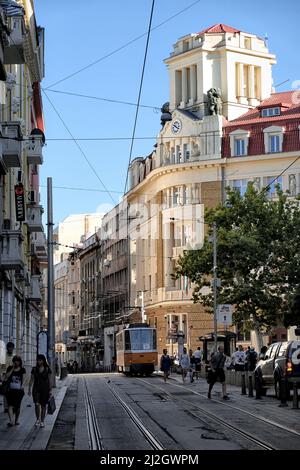 SOFIA, BULGARIEN - 31. JULI 2017: Blick auf die Innenstadt von Sofia mit einer Straßenbahn, deren erste Straßenbahnlinie am 1. Januar 1901 eingeweiht wurde Stockfoto