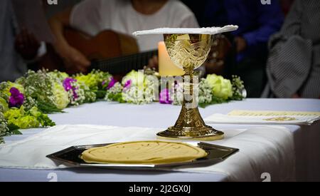 Der Leib und das Blut Christi in der eucharistischen Weihe Stockfoto