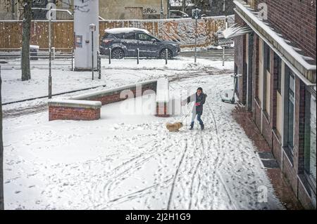 Winterlicher Kinder Spielplatz in Hannover ,Linden ,Stephanus Straße. Stockfoto