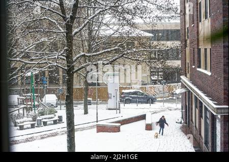 Winterlicher Kinder Spielplatz in Hannover ,Linden ,Stephanus Straße. Stockfoto