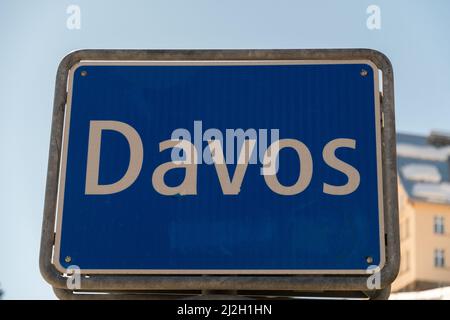 Davos, Schweiz, 23. März 2022 Straßenschild am Ortseingang Stockfoto