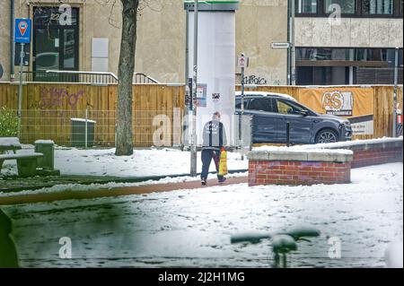 Winterlicher Kinder Spielplatz in Hannover ,Linden ,Stephanus Straße. Stockfoto