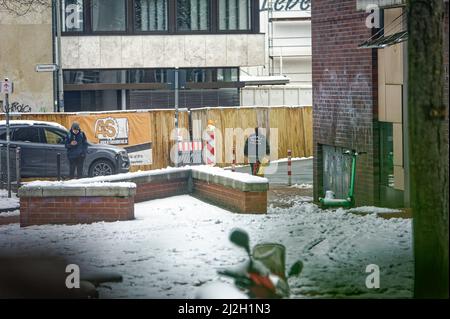 Winterlicher Kinder Spielplatz in Hannover ,Linden ,Stephanus Straße. Stockfoto